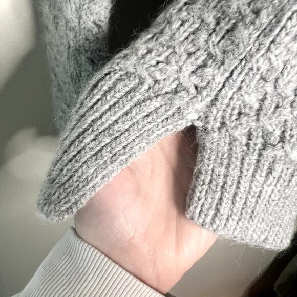 Banana Republic women's gray fuzzy knit wool alpaca blend sweater Size M - Picture 3 of 6